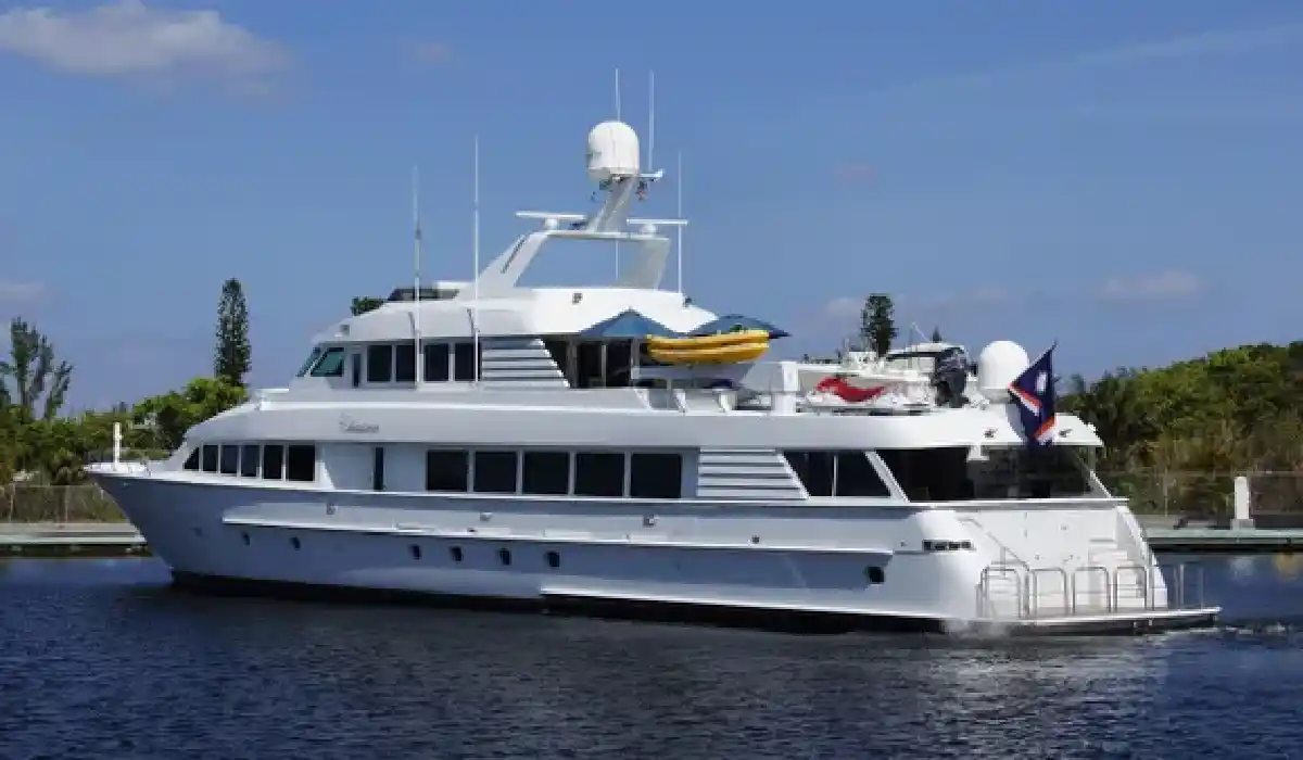 Hatteras - Lone Star - Motor Yacht Charter - Motor Yachts for Sale - Exclusive Concierge Club.webp